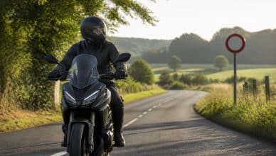 découvrez nos conseils pratiques pour éviter les surprimes en assurance moto et profitez d'une couverture adaptée à un tarif compétitif.